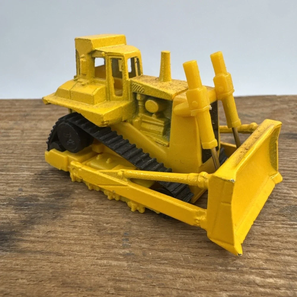 Hot Wheels Yellow Caterpillar Bulldozer Rubber Tracks 1/64 Diecast Mattel 1979‎
